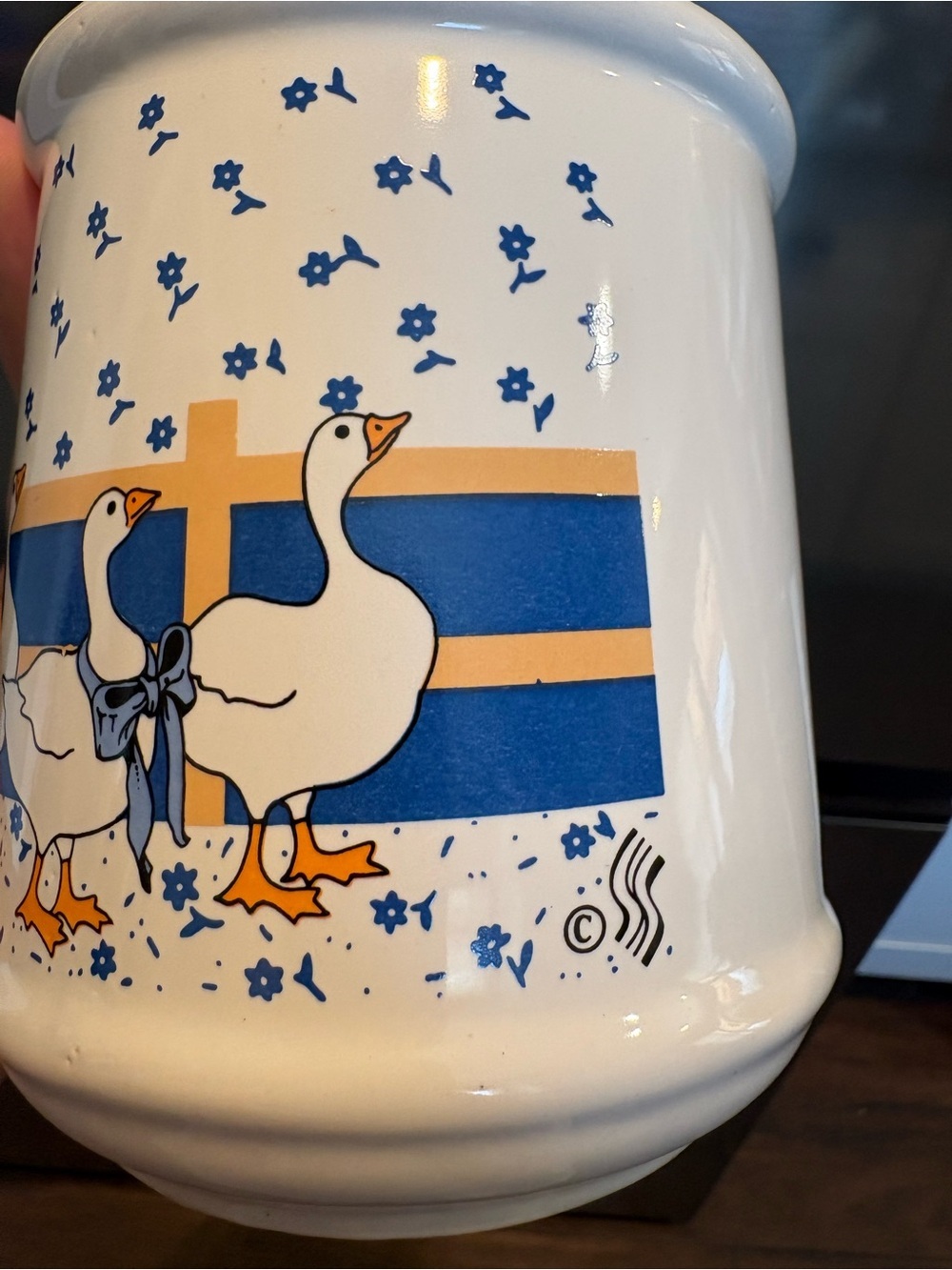 Vintage 80’s Blue Ribbon Country Geese Small Ceramic Canister 7”x5” w/ Lid EUC - Picture 5 of 16